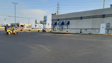 St. Peters: 35% RAP and a Clear SIP-1111™ Dose Response Roller compacting the newly paved asphalt surface beside a commercial building in St. Peters, Missouri.